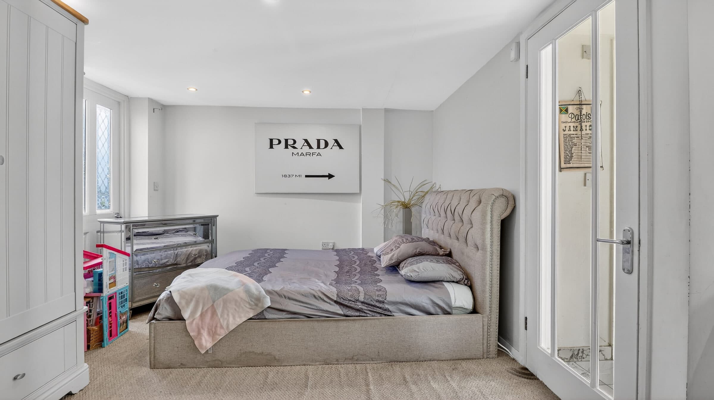 Professional interior property photograph.